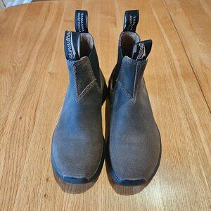 Blundstone Size 3 Boys, (I wear Womens 6) Chelsea Boot Rustic Brown